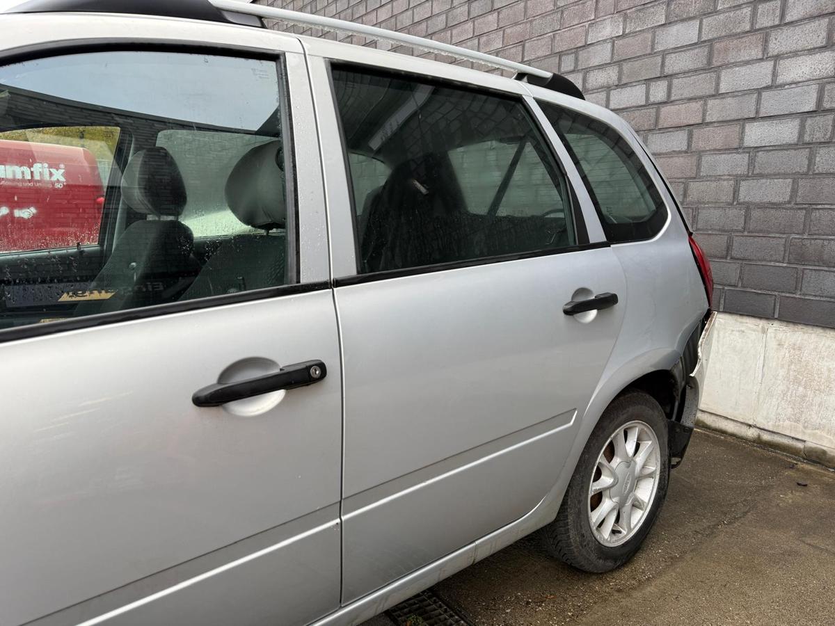 Lada Kalina 2 original T&uuml;r hinten links silber Kombi Rohbau BJ15